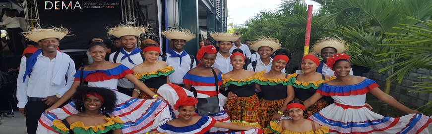 Participantes de baile típico