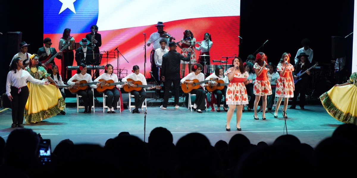  imagen Fotos de estudiantes en el escenario 