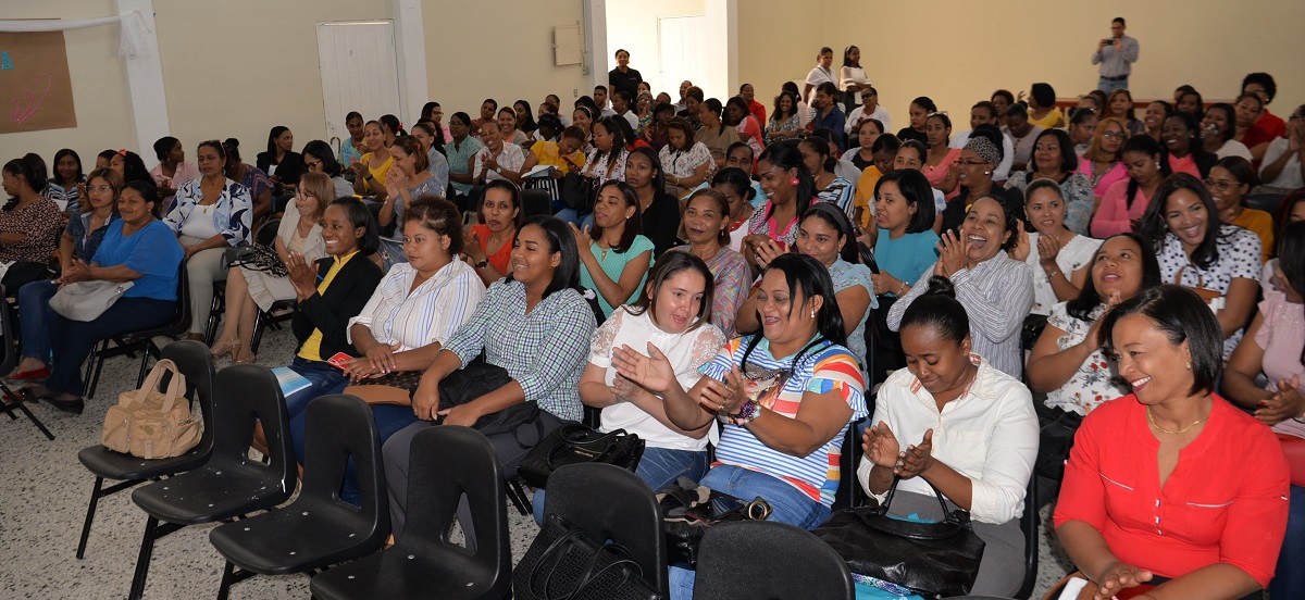  imagen La Regional de Educaci&oacute;n 05 estuvo representada por Juana Odalys Caraballo, coordinadora&nbsp;del nivel Primario; Margarita Ram&iacute;rez Silvestre, coordinadora del Primer ciclo, y Felicia Mar&iacute;a Zapata Ben&iacute;tez, t&eacute;cnica de Lengua Espa&ntilde;ola y de Equidad de G&eacute;nero. 