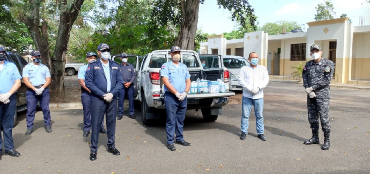  imagen Agentes policia escolar distribuyen kits 