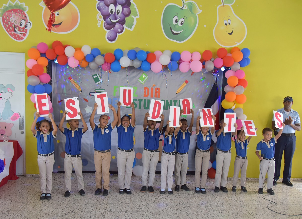  imagen Estudiantes durante la celebraci&oacute;n del d&iacute;a del estudiante 