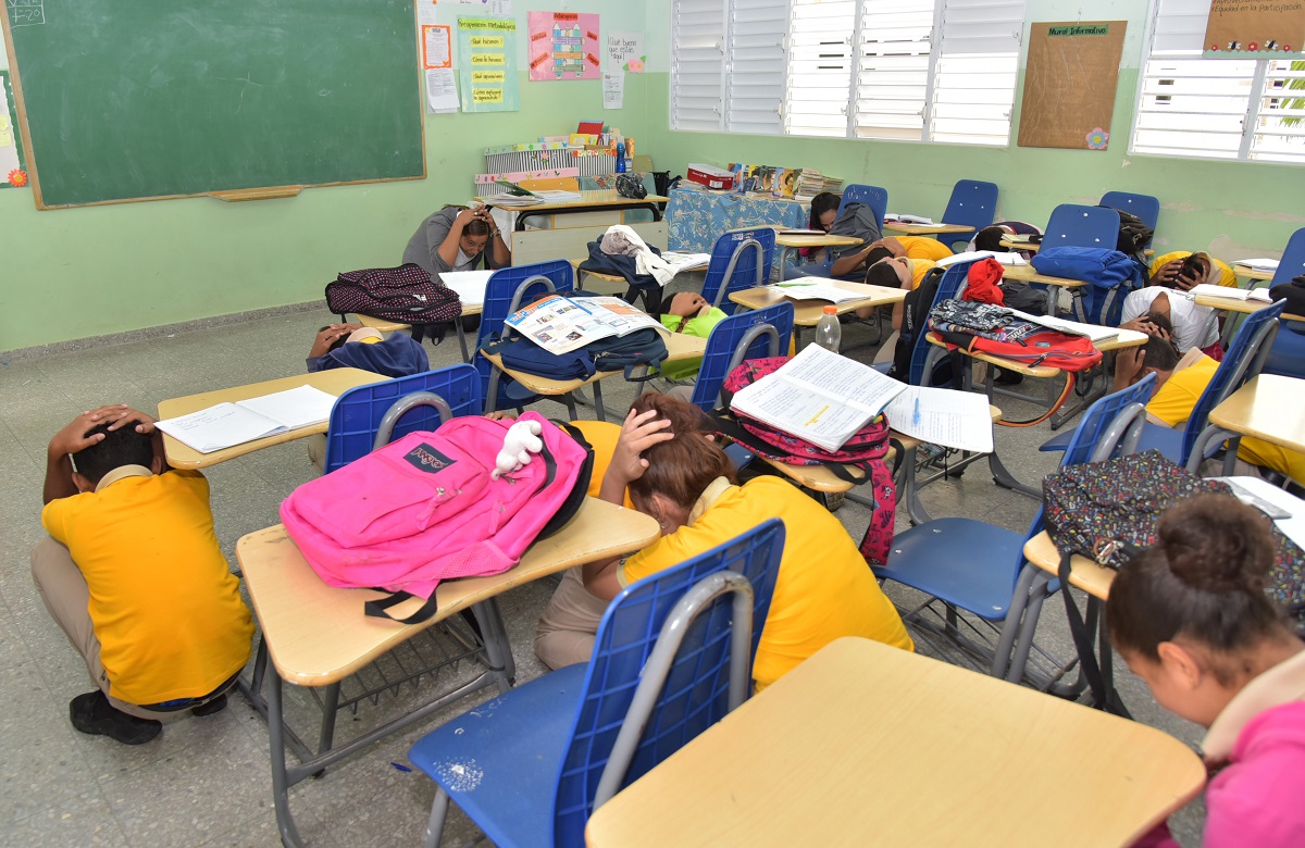  imagen Estudiantes durante el simulacro 
