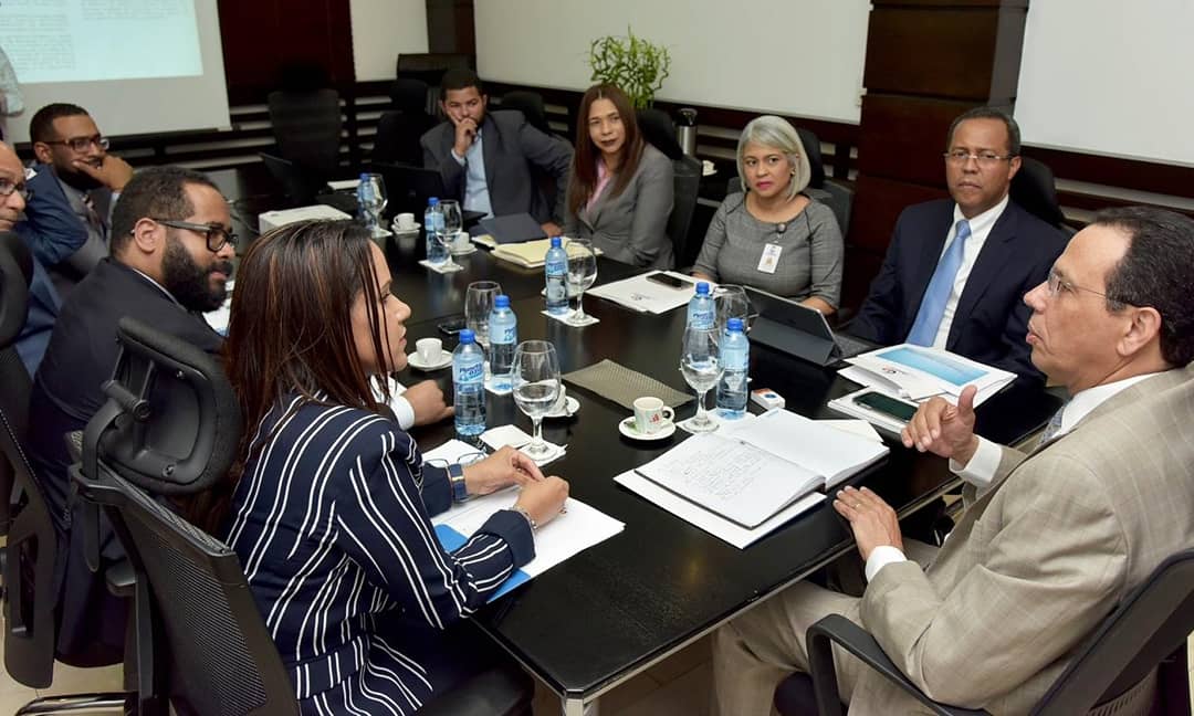  imagen Ministro Antonio Pe&ntilde;a Mirabal reunido en su despacho con directivos del INABIMA&nbsp; 