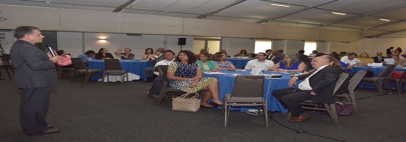  imagen 1-En el podium ...&nbsp;Andr&eacute;s de las Mercedes, director ejecutivo del Inafocam
2-El embajador de Chile en Rep&uacute;blica Dominicana, Romilio Guti&eacute;rrez.mientras dictaba conferencia.
3-El embajador de Chile en Rep&uacute;blica Dominicana y maestro de larga trayectoria, Romilio Guti&eacute;rrez. 