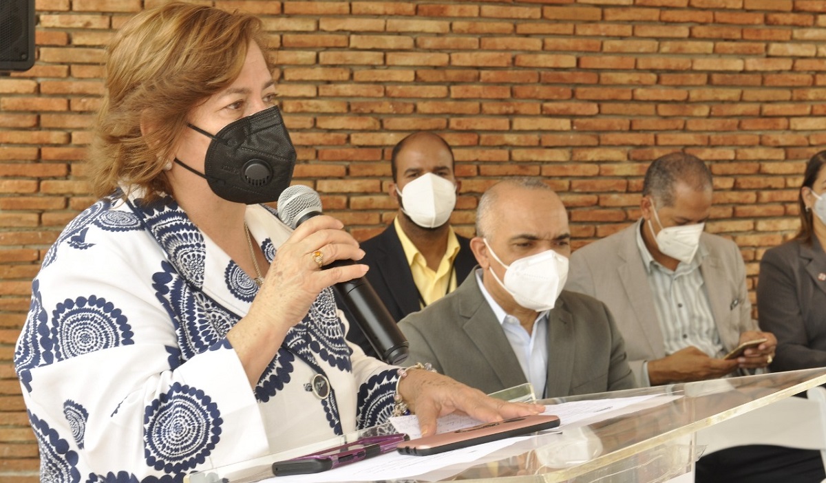  imagen La directora Regional, Marieta D&iacute;az, valor&oacute; como trascendental para el &eacute;xito del presente a&ntilde;o escolar la dotaci&oacute;n de esos equipos.&nbsp;
&nbsp; 