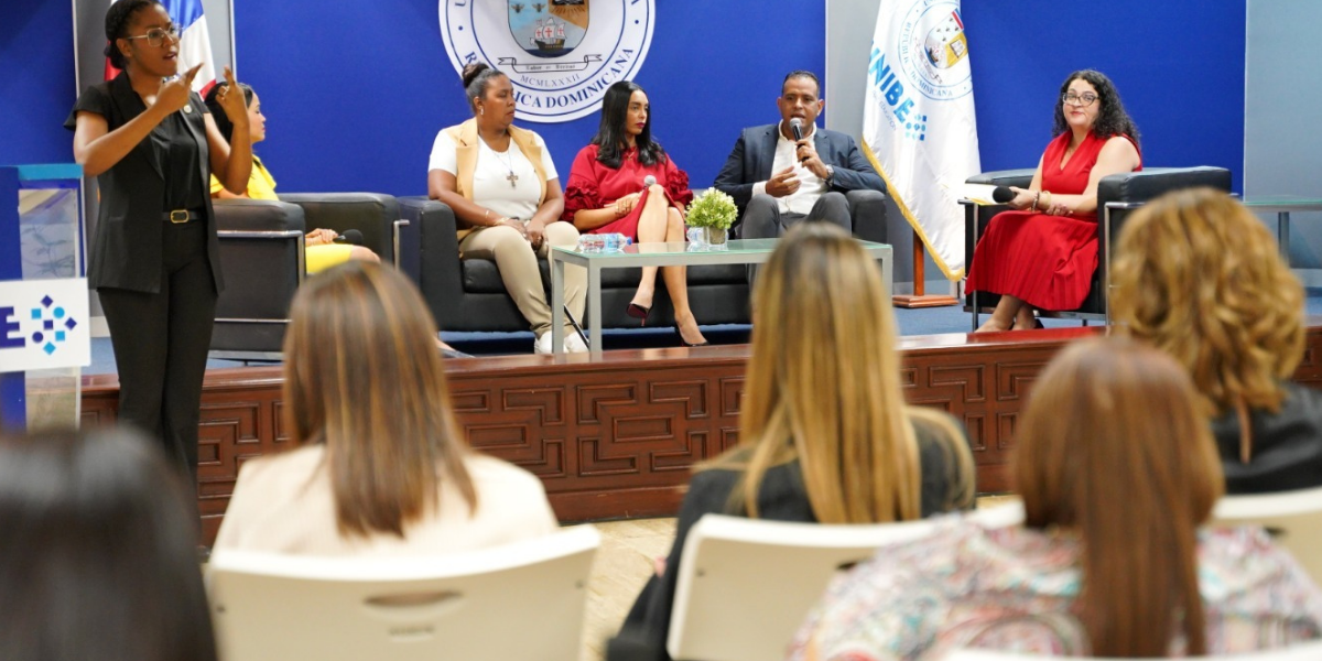  imagen Luc&iacute;a V&aacute;squez, directora de Educaci&oacute;n Especial del Minerd 