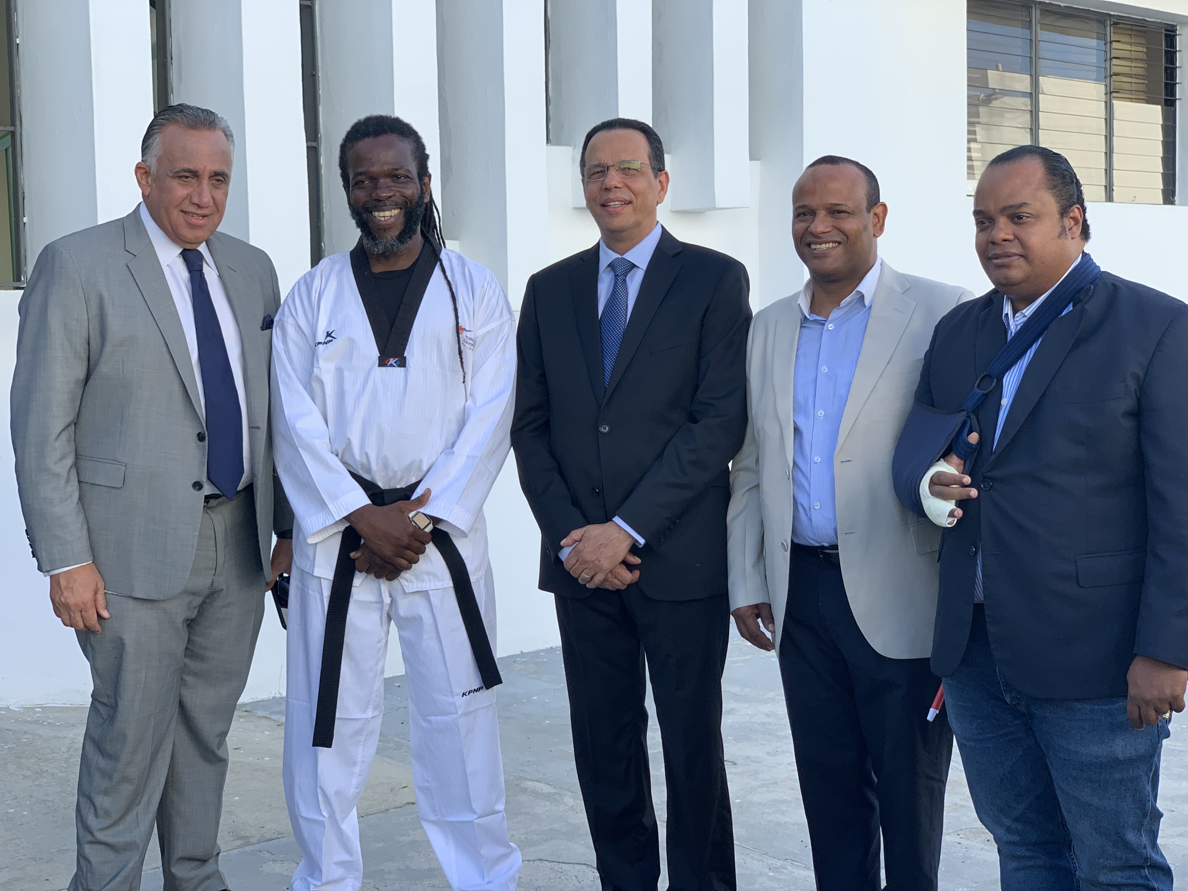  imagen Ministro Antonio Pe&ntilde;a Mirabal junto al&nbsp;presidente&nbsp;del comit&eacute; Ol&iacute;mpico Dominicano, Luis&iacute;n Mej&iacute;a.&nbsp; 