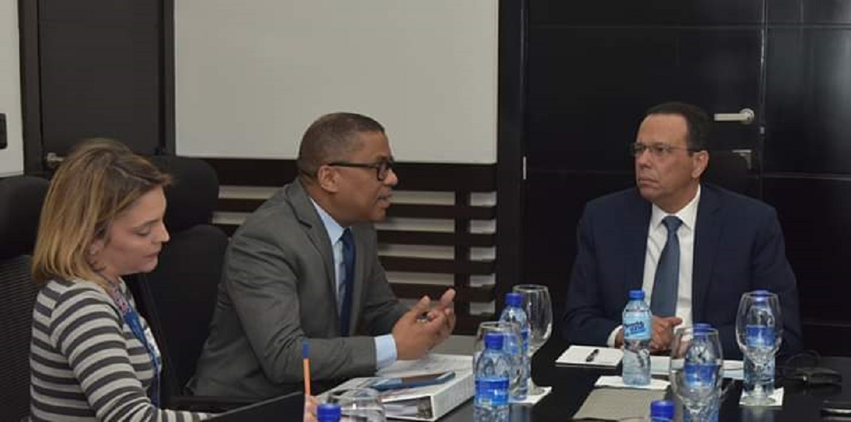  imagen Durante la primera reuni&oacute;n de trabajo, encabeza por el ministro de Educaci&oacute;n, Antonio Pe&ntilde;a Mirabal, y el de Obras P&uacute;blicas, Ram&oacute;n Antonio Pep&iacute;n 