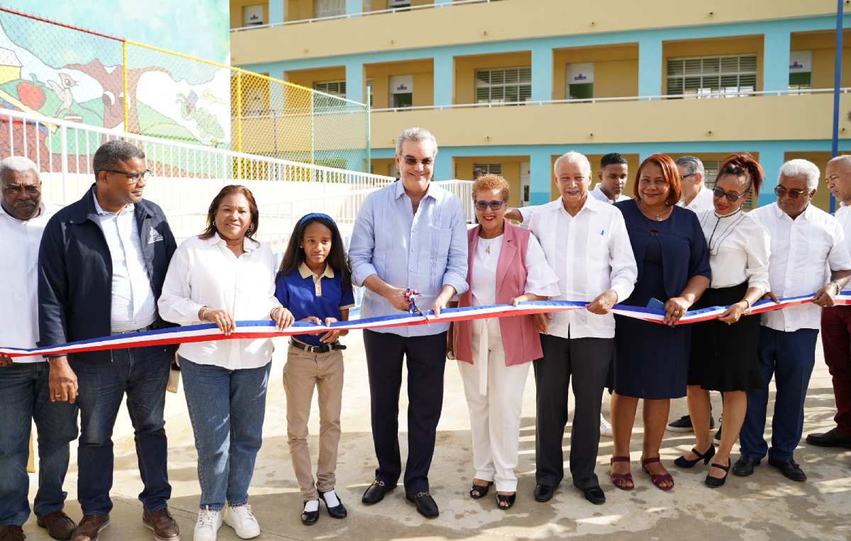  imagen Presidente de la Rep&uacute;blica inaugura centro educativo en la comunidad de San Luis 