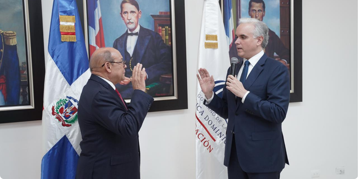  imagen ministro de Educaci&oacute;n, Luis Miguel De Camps en&nbsp;reuni&oacute;n del Consejo Nacional de Educaci&oacute;n&nbsp; 