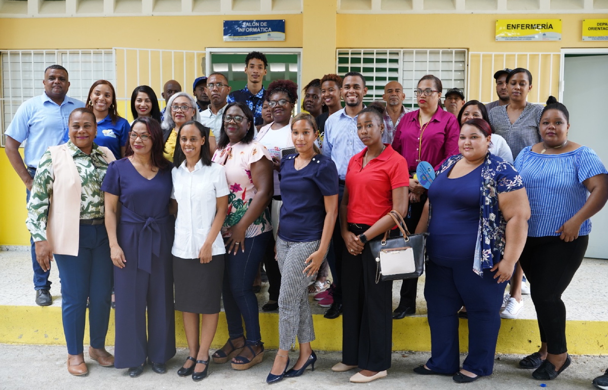 imagen Primera Escuela Laboral para Estudiantes con Discapacidad La Virgen, en el distrito municipal La Victoria. 