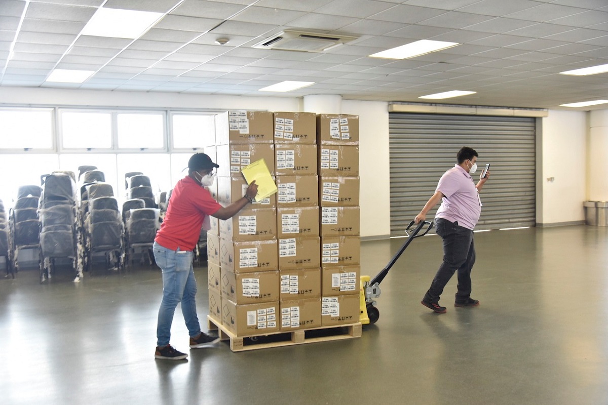  imagen El Ministerio de Educaci&oacute;n (MINERD), a trav&eacute;s del programa Rep&uacute;blica Digital Educaci&oacute;n, entrega miles de netbooks y laptops a estudiantes y docentes 