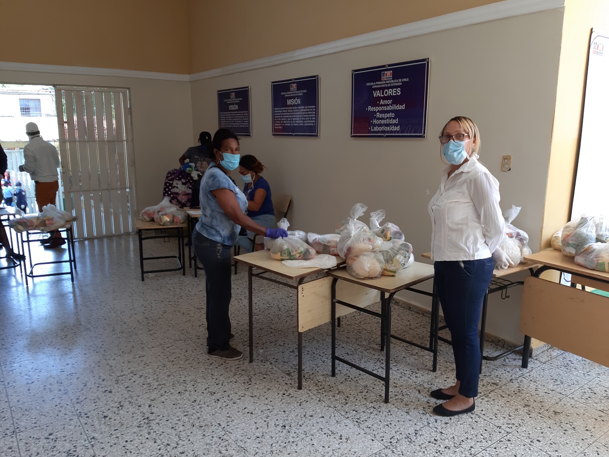  imagen Ministerio de Educaci&oacute;n resalta organizaci&oacute;n y muestras de civismo que se observa en las entregas de kits alimenticios que realiza el INABIE 