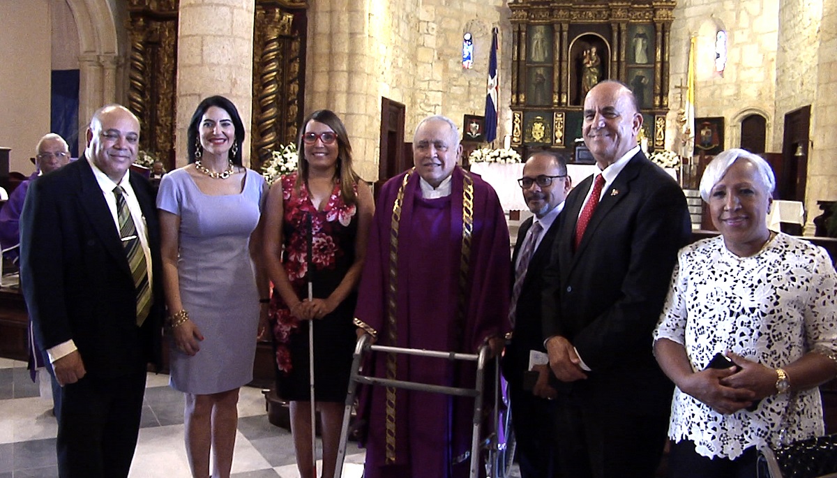  imagen En la misa estuvieron presentes viceministros y directores del MINERD, as&iacute; como estudiantes de centros educativos p&uacute;blicos y privados y personas adultas con alguna discapacidad.
&nbsp; 