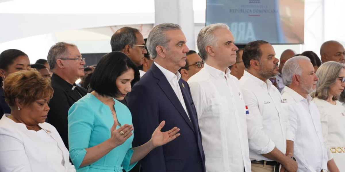  imagen Ministro De Camps, habla a los presentes en el acto. 