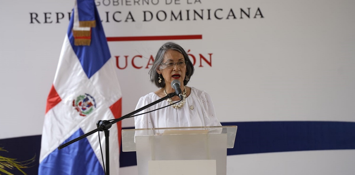  imagen Presidente Luis Abinader dando el picazo para la&nbsp;construcci&oacute;n de dos&nbsp;centro educatvo junto a demas entidades&nbsp; 