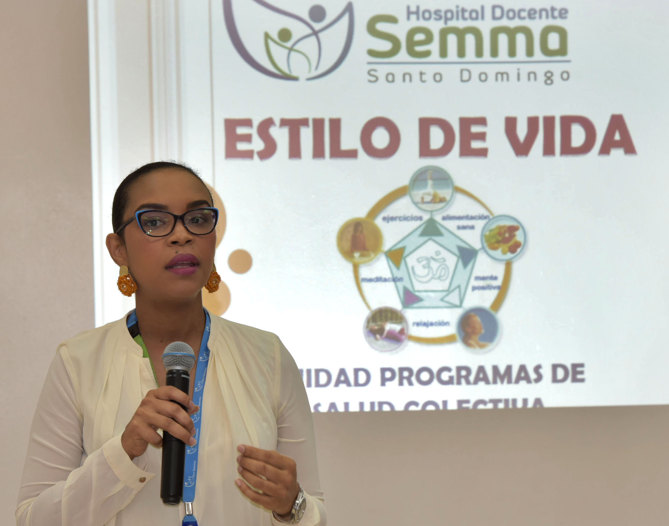  imagen Representaci&oacute;n de los empleados del Minerd que asistieron a la charla. 