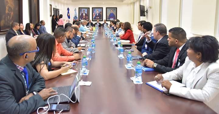  imagen Comisi&oacute;n del MINERD se reune&nbsp; con la firma consultora McKinsey & Company, con el objetivo de lograr mayores niveles de efectividad en la gesti&oacute;n para que redunden en la mejora de la calidad del sistema educativo. 