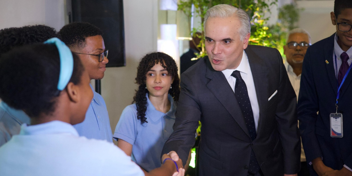  imagen ministro de Educaci&oacute;n, Luis Miguel De Camps 