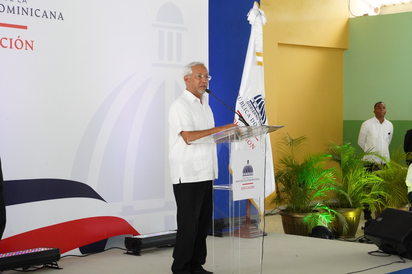 imagen Ministro de Educaci&oacute;n, &Aacute;ngel Hern&aacute;ndez junto a Vicepresidenta en inauguraci&oacute;n&nbsp; 