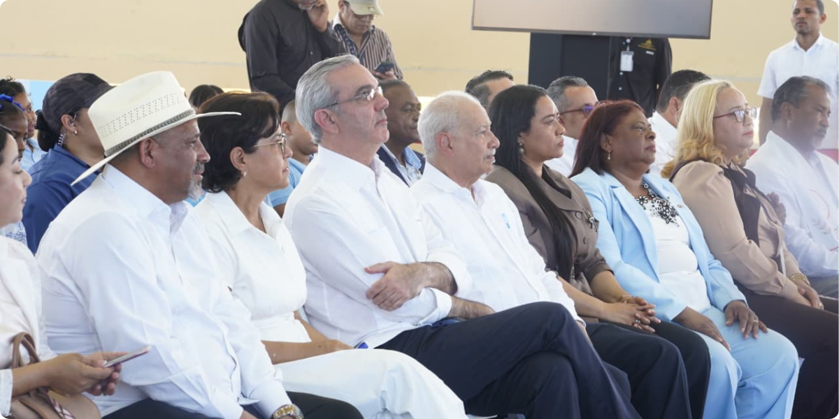  imagen El presidente de la Rep&uacute;blica Dominicana, Luis Abinader Corona, inaugur&oacute; hoy domingo, el techado de la cancha y las aulas del Nivel Inicial de la Escuela Francisco Javier Ure&ntilde;a Canela, en la provincia Dajab&oacute;n, 