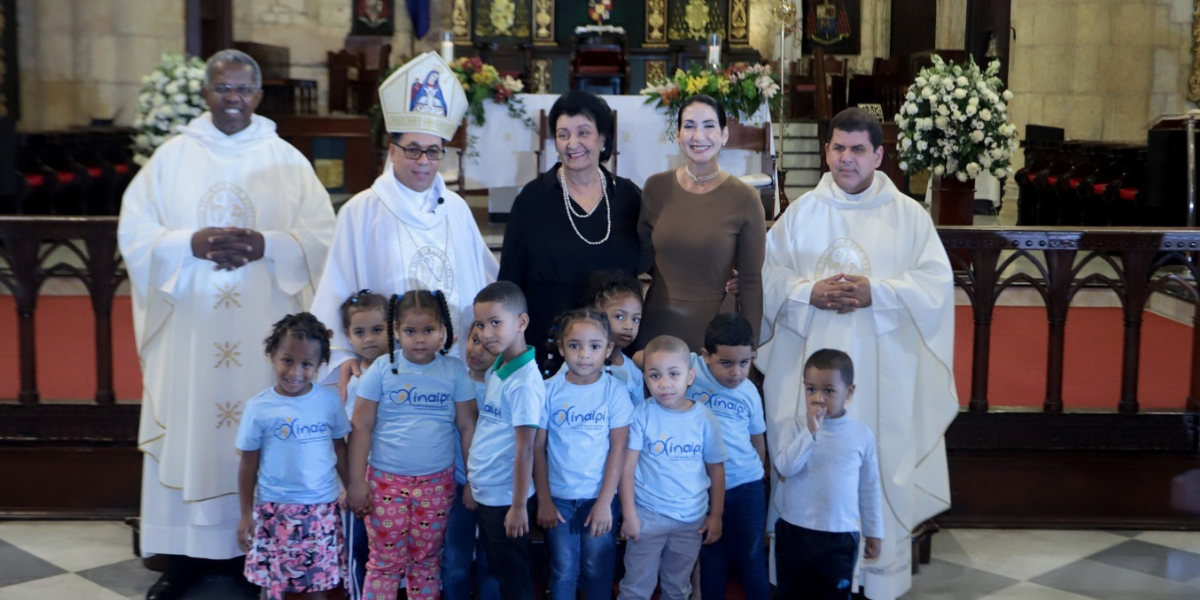  imagen Primera dama Raquel Arbaje y do&ntilde;a Besaida Manola Santana 