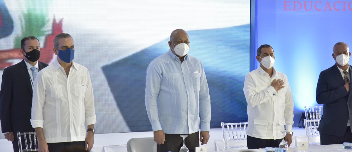  imagen Estudiantes con sus tablets 