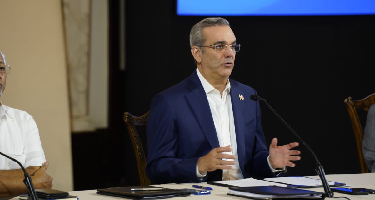  imagen Presidente de la Rep&uacute;blica Dominicana, Luis Abinader encabez&oacute; acuerdo entre el Ministerio de Educaci&oacute;n y la Asociaci&oacute;n Dominicana de Maestros&nbsp; presididos por el ministro &Aacute;ngel Hern&aacute;ndez y Eduardo Hidalgo. 