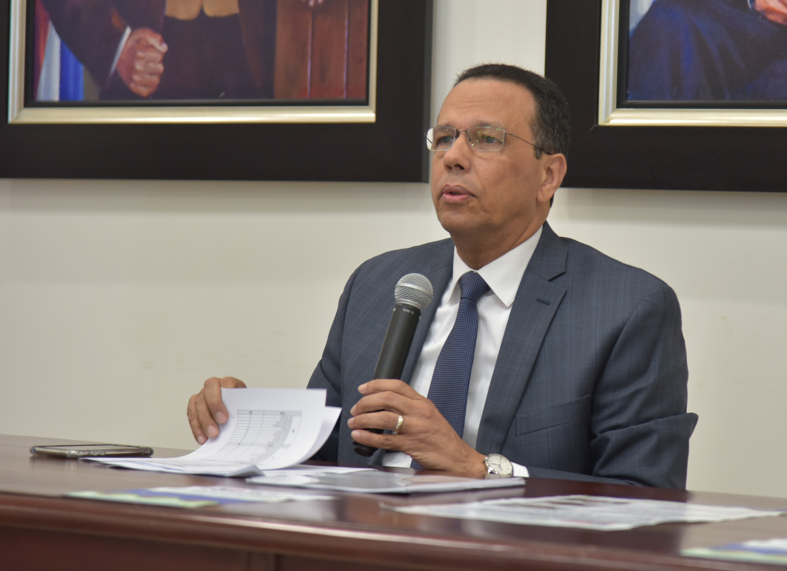  imagen Imagen frontal del ministro Pe&ntilde;a Mirabal. 