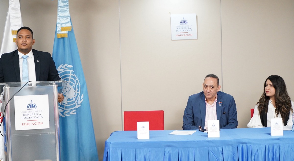  imagen El director de Relaciones Internacionales del MINERD, Roberto Su&aacute;rez 