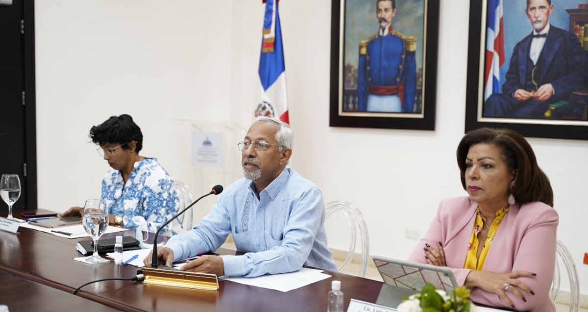  imagen Ministro de Educaci&oacute;n, &Aacute;ngel Hern&aacute;ndez reunido con el Consejo Nacional de&nbsp;Educaci&oacute;n en el&nbsp;Sal&oacute;n Ercilia Pep&iacute;n 