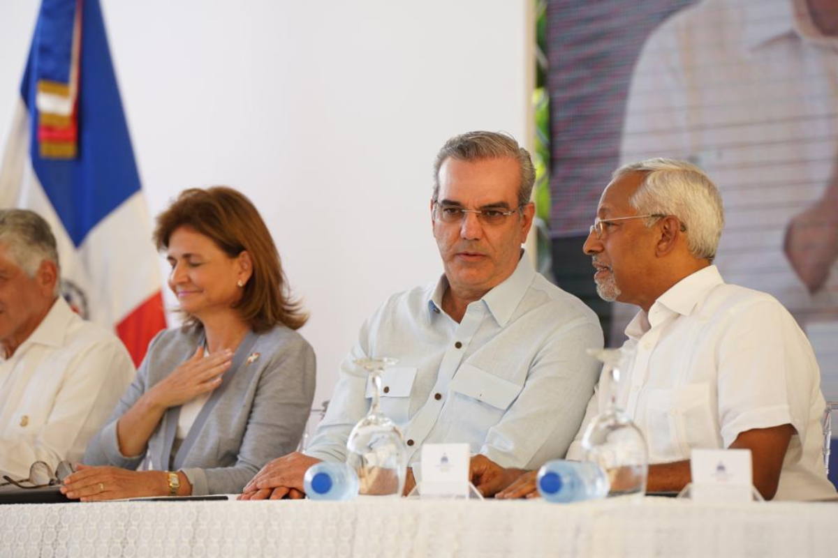  imagen Presidente y ministros de Educaci&oacute;n y Obras P&uacute;blicas entregan seis talleres t&eacute;cnicos en el Instituto Polit&eacute;cnico Industrial Don Bosco Salesiano, en Santiago. 