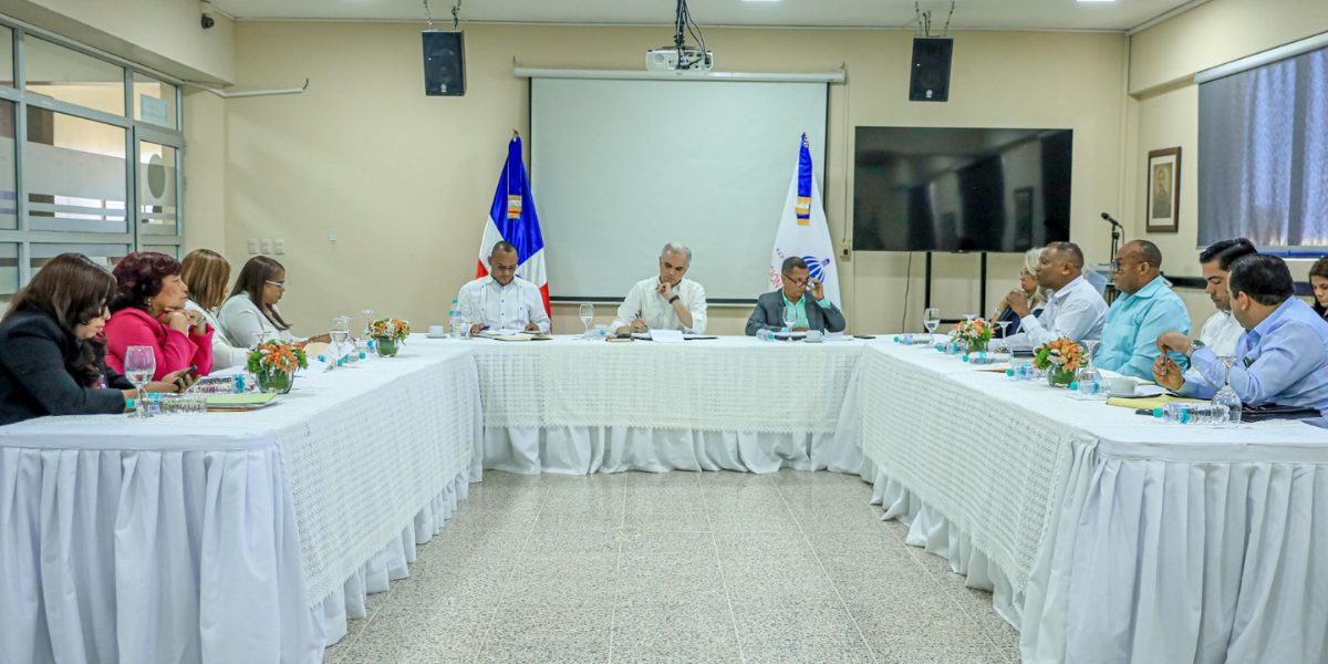  imagen ministro de Educaci&oacute;n, Luis Miguel De Camps 