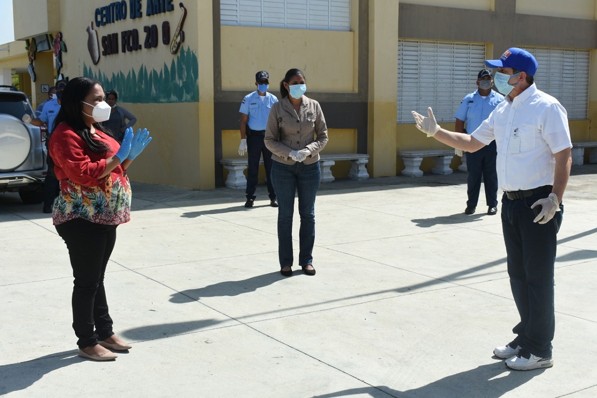  imagen Personal durante labores de limpieza 