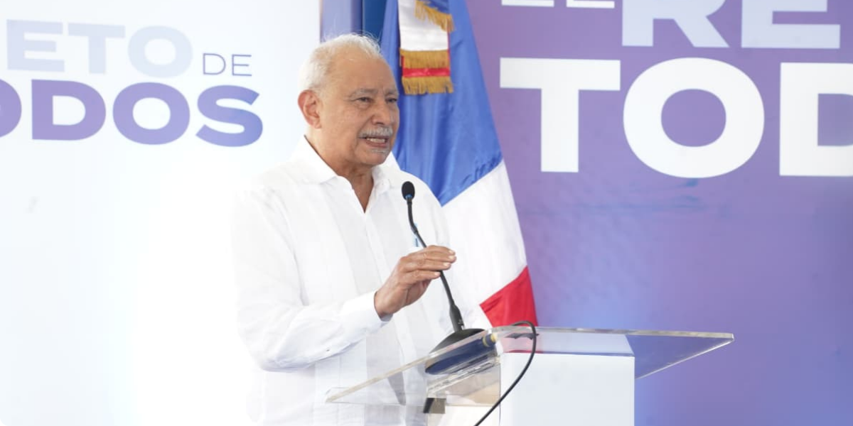  imagen El presidente de la Rep&uacute;blica Dominicana, Luis Abinader Corona, inaugur&oacute; hoy domingo, el techado de la cancha y las aulas del Nivel Inicial de la Escuela Francisco Javier Ure&ntilde;a Canela, en la provincia Dajab&oacute;n, 