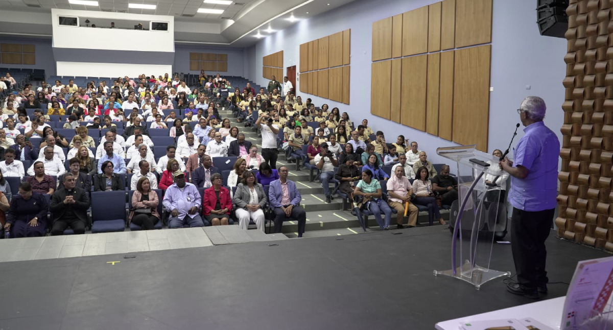  imagen Ministro de Educaci&oacute;n, &Aacute;ngel Hern&aacute;ndez&nbsp; 