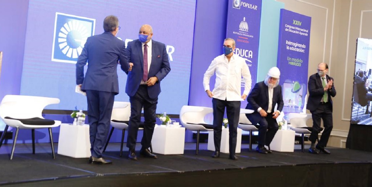  imagen El ministro Fulcar, tuvo a su cargo este viernes las palabras de apertura del XXIV Congreso Internacional de Educaci&oacute;n Aprendo reimaginando la educaci&oacute;n: un modelo h&iacute;brido que auspicia EDUCA. 