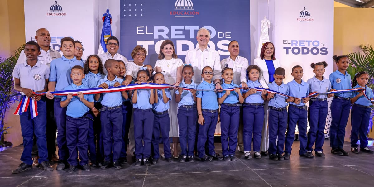  imagen Estudiantes en la inaguracion en la&nbsp; Escuela Primaria Orlando Mart&iacute;nez. 