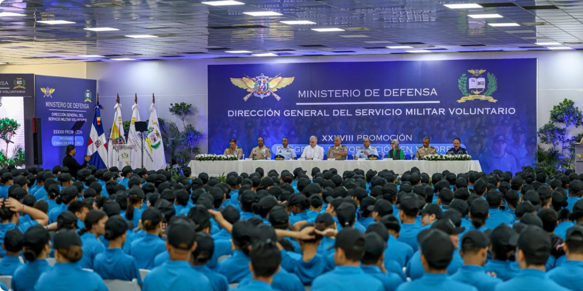  imagen El ministro de Educaci&oacute;n, Luis Miguel De Camps, recibi&oacute; un reconocimiento especial durante el acto de graduaci&oacute;n de la XXXVIII Promoci&oacute;n del Programa de Formaci&oacute;n en Valores, 