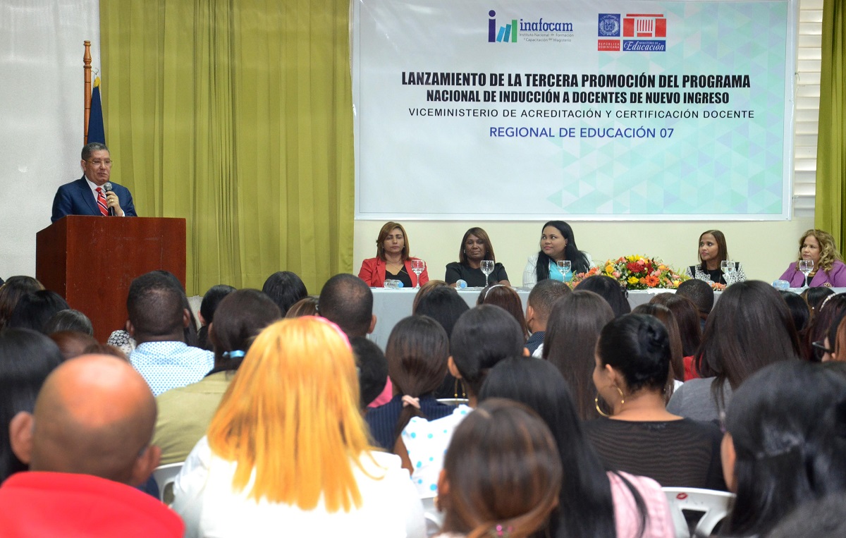  imagen El acto correspondiente a Puerto Plata fue presidido por Adalberto Mart&iacute;nez, viceministro de&nbsp; Supervisi&oacute;n, Evaluaci&oacute;n y Control de la Calidad Educativa, mientras que en Santiago estuvo dirigido por el director del INAFOCAM, Andr&eacute;s de Las Mercedes. 