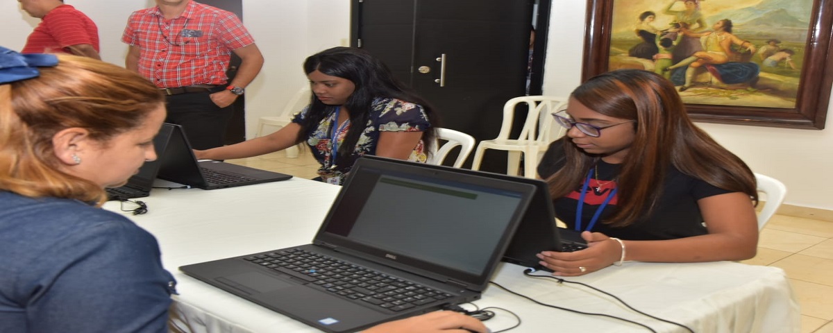  imagen Ministro Pe&ntilde;a Mirabal durante las votaciones. 