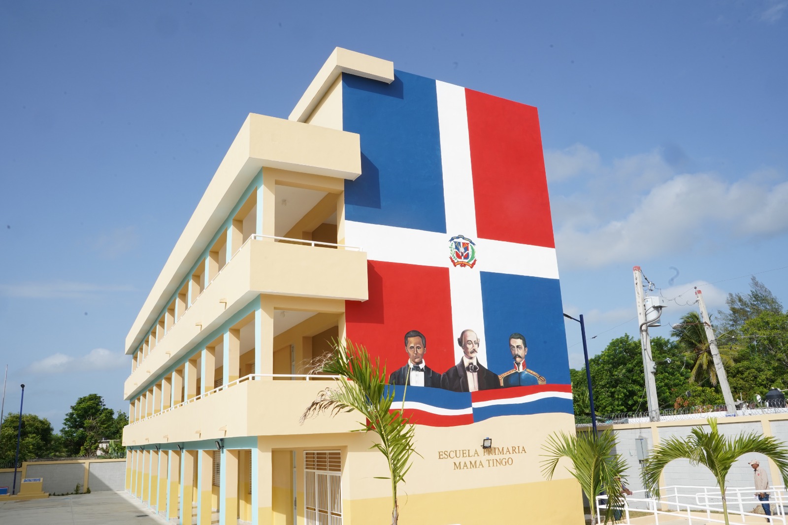  imagen Ministro de Educaci&oacute;n, &Aacute;ngel Hern&aacute;ndez junto a Vicepresidenta en inauguraci&oacute;n&nbsp; 