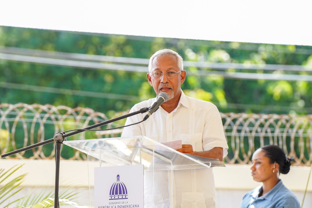  imagen Presidente y ministros de Educaci&oacute;n y Obras P&uacute;blicas entregan seis talleres t&eacute;cnicos en el Instituto Polit&eacute;cnico Industrial Don Bosco Salesiano, en Santiago. 