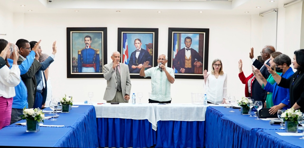  imagen Ministerio de Educaci&oacute;n,&nbsp; &Aacute;ngel Hern&aacute;ndez jurament&oacute; la Comisi&oacute;n de Evaluaci&oacute;n de Desempe&ntilde;o 2023. 