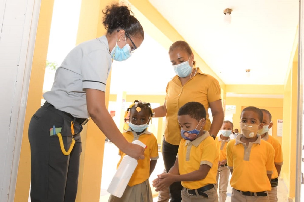  imagen Estudiantes desayunando 