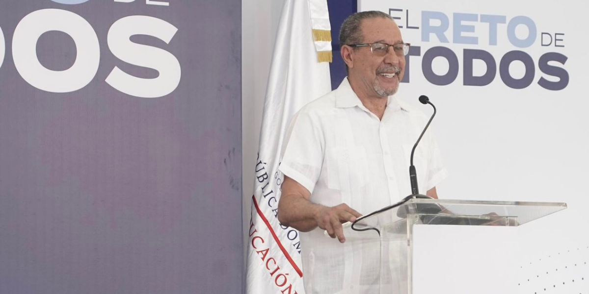  imagen El presidente de la Rep&uacute;blica, Luis Abinader, inaugura el techado de la cancha del Liceo &Aacute;ngel Emilio Casado 