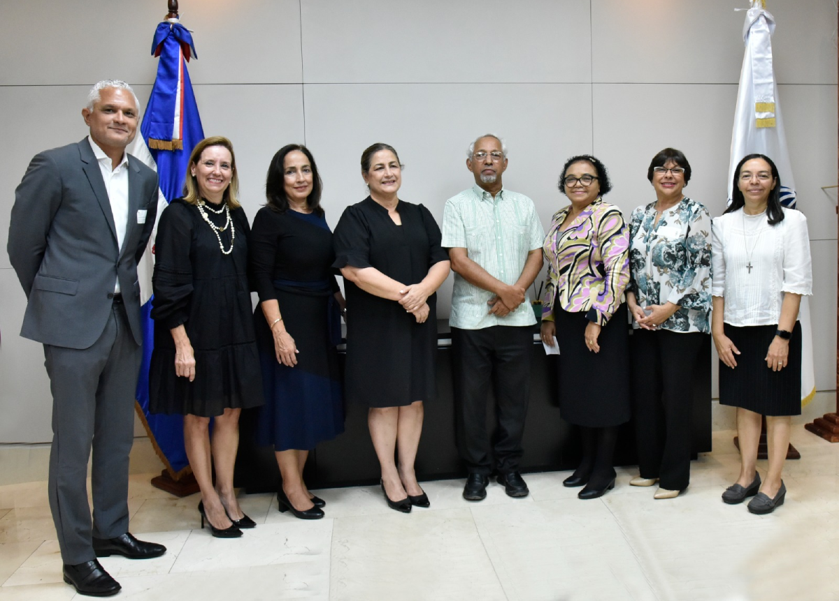  imagen Ministro de Educaci&oacute;n, &Aacute;ngel Hern&aacute;ndez, recibi&oacute; en su despacho la visita de representantes de la Uni&oacute;n Dominicana de Instituciones Educativas Privadas (UDIEP). 