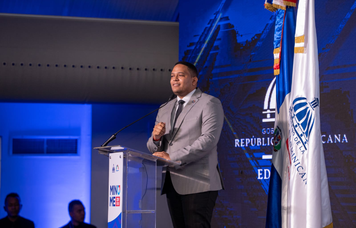  imagen Decimocuarta edici&oacute;n del Per&iacute;odo de Sesiones del Modelo Internacional de las Naciones Unidas (MINUME) con la presencia directora de Gabinete Ministerial del Minerd, Siullin Joa y el director del Programa de Liderazgo Educativo (PLE), Gerand Ventura 