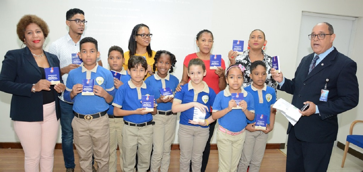  imagen Estudiantes en el senado 