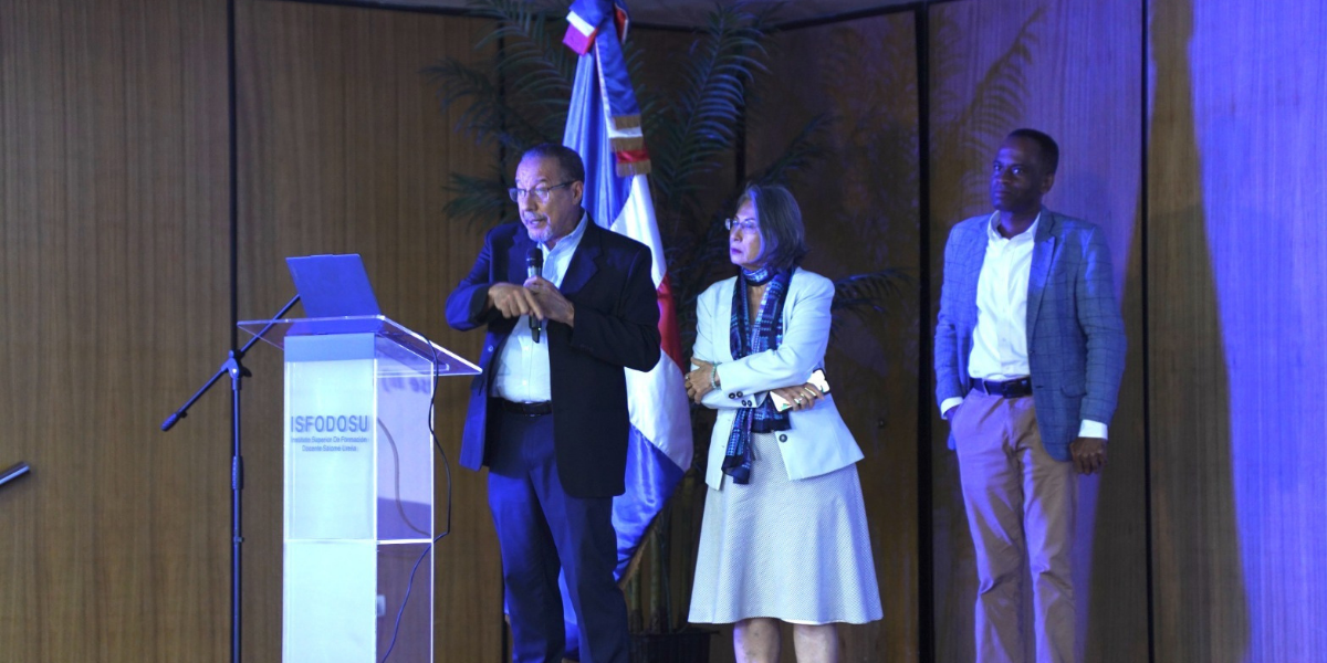  imagen &Oacute;scar Amarg&oacute;s, ministro &Aacute;ngel Hern&aacute;ndez y Ancell Scheker 